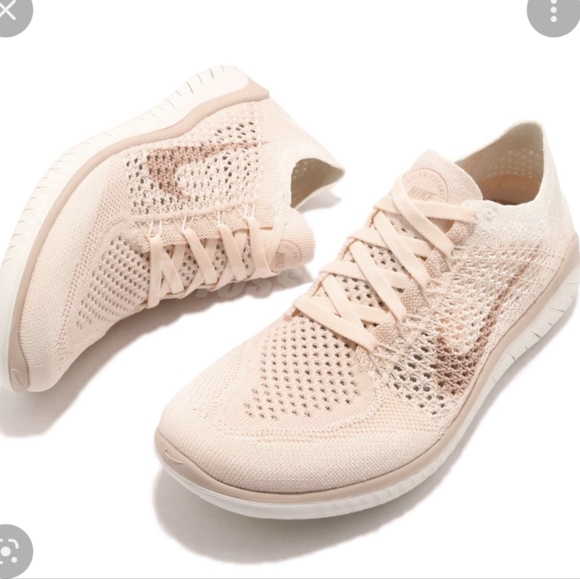 ✨RARE✨ Nike | Free Run Flyknit Runners 🏃‍♀️ - Picture 3 of 5